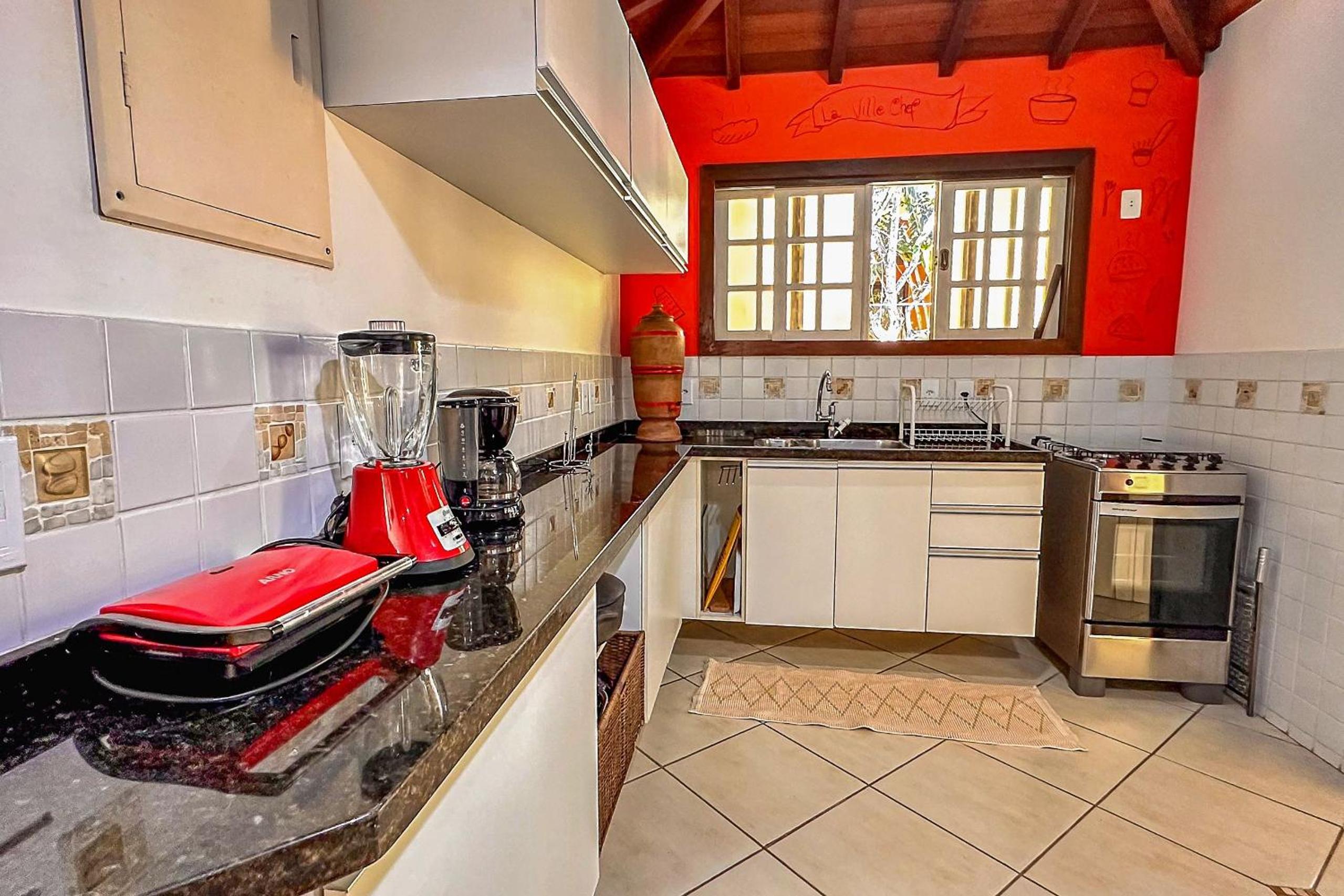 Casa com piscina a 600m da Rua das Pedras