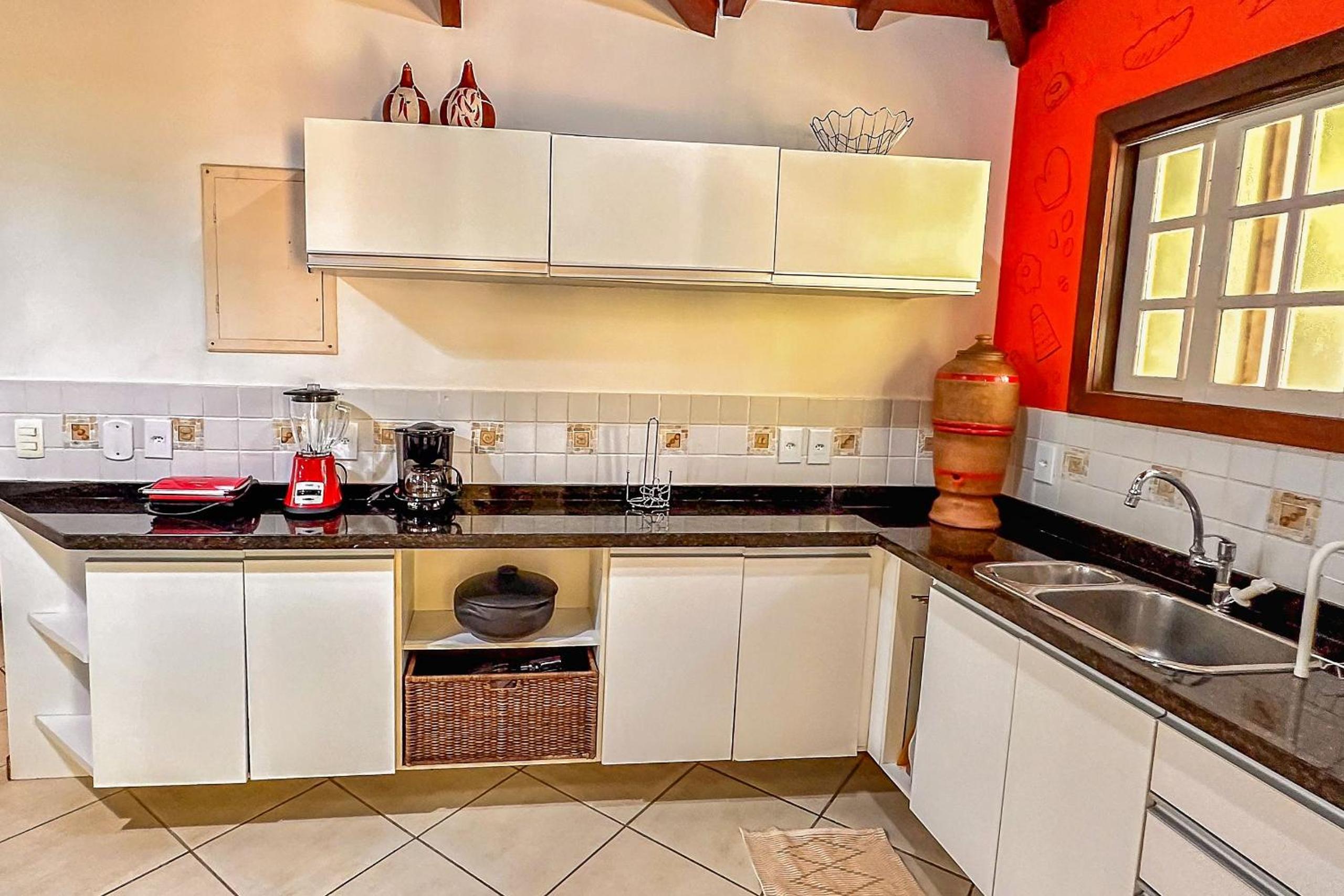 Casa com piscina a 600m da Rua das Pedras