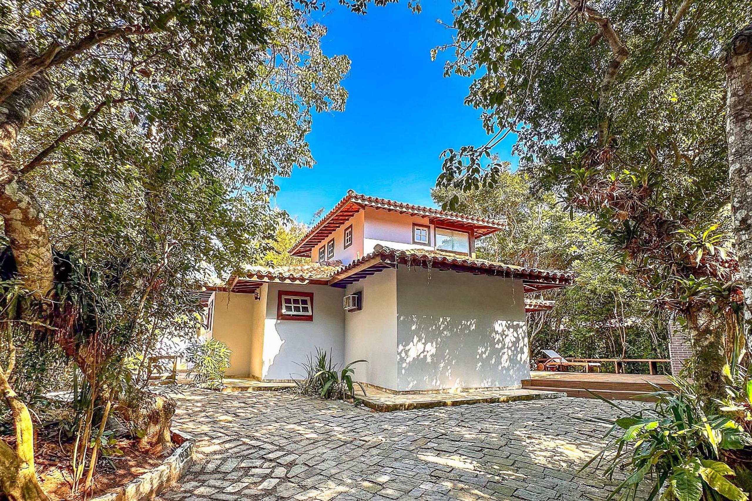 Casa com piscina a 600m da Rua das Pedras