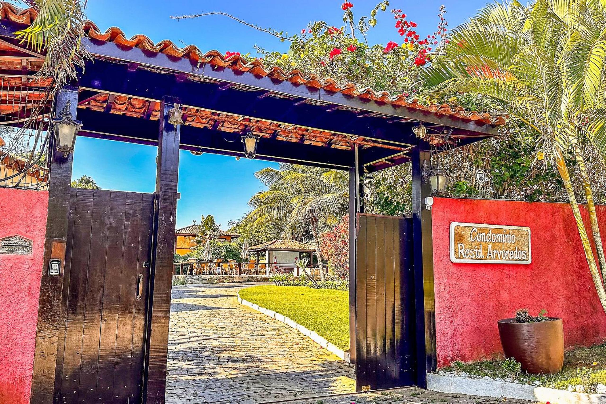 Casa com piscina a 600m da Rua das Pedras