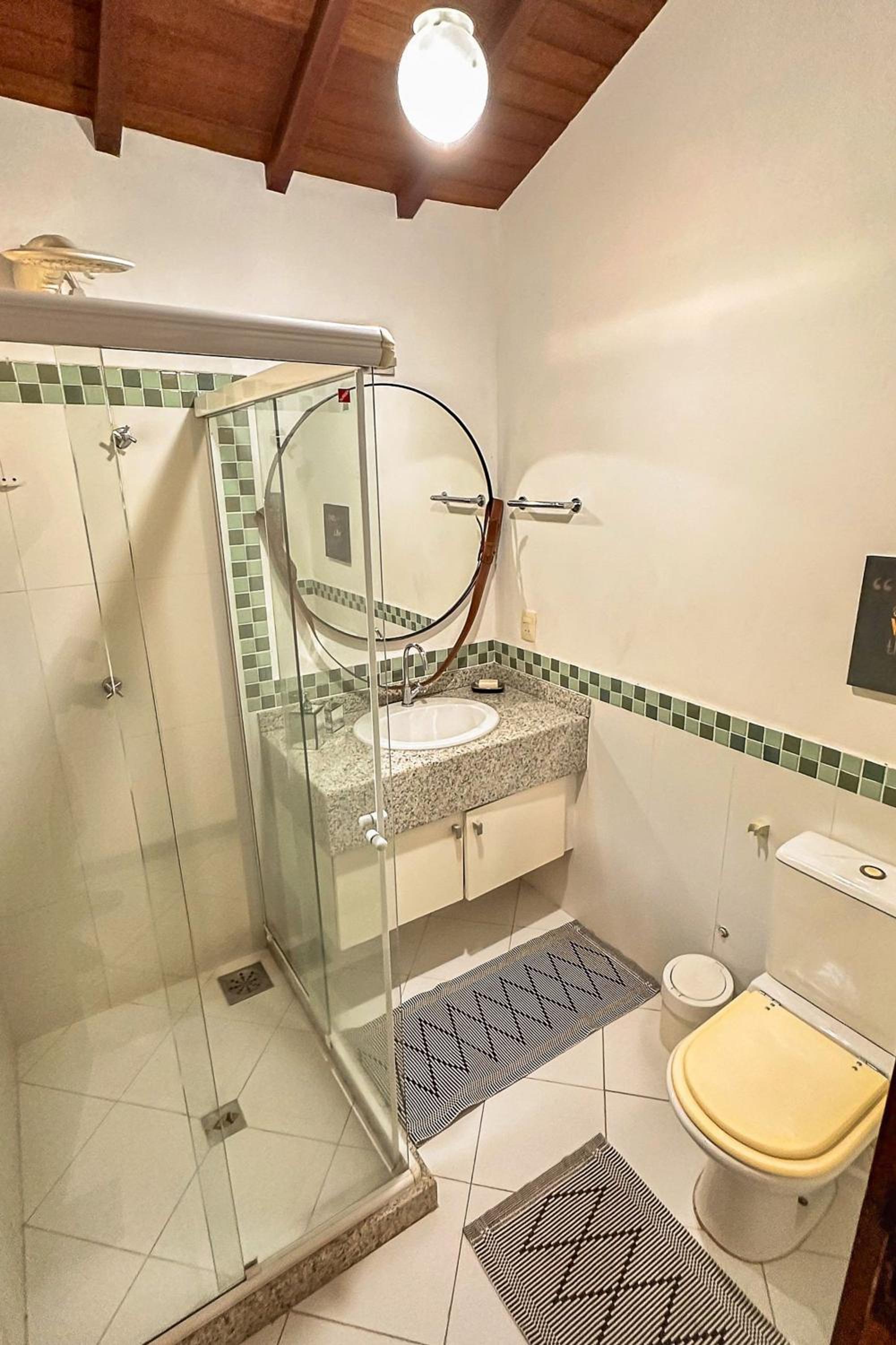 Casa com piscina a 600m da Rua das Pedras
