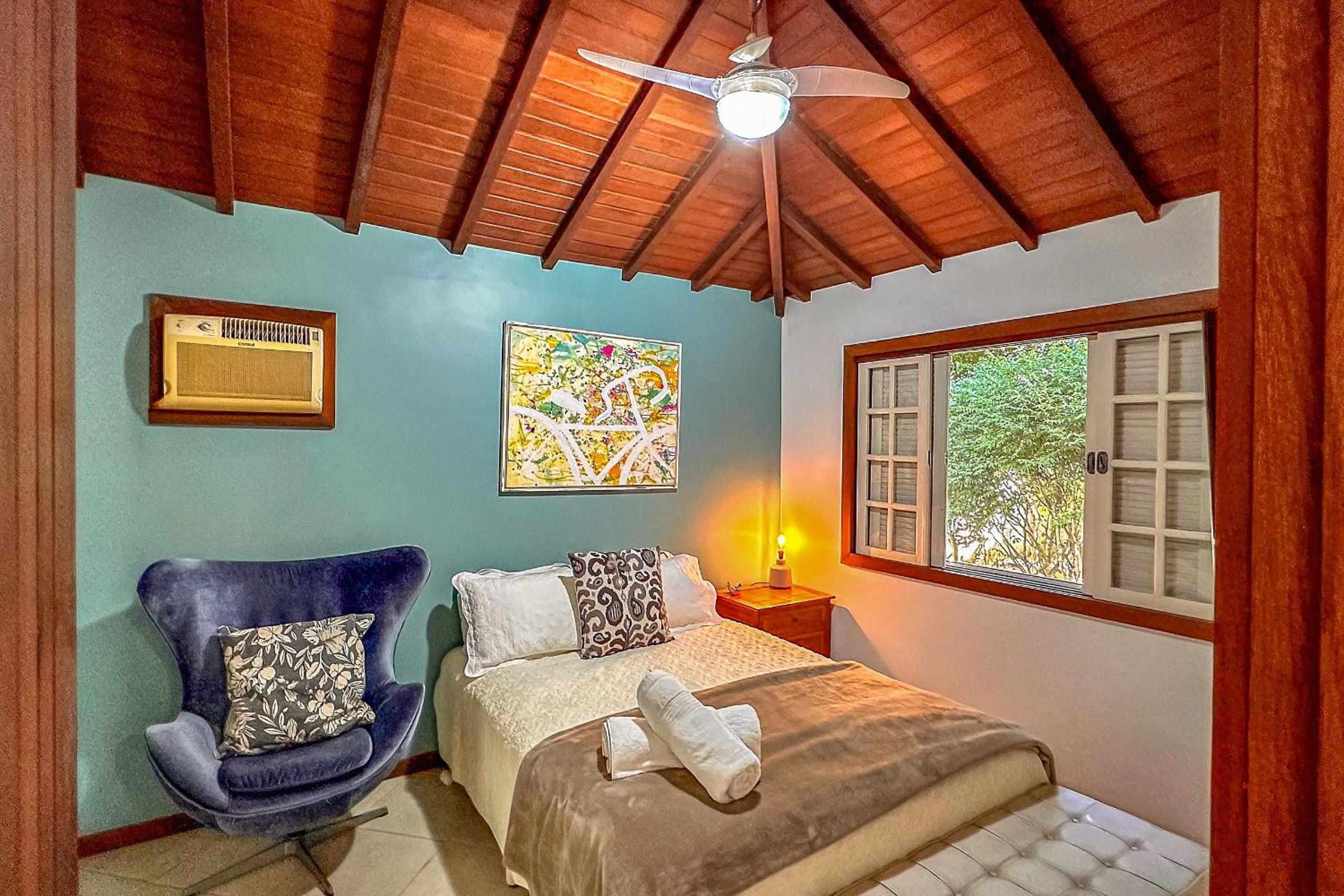 Casa com piscina a 600m da Rua das Pedras