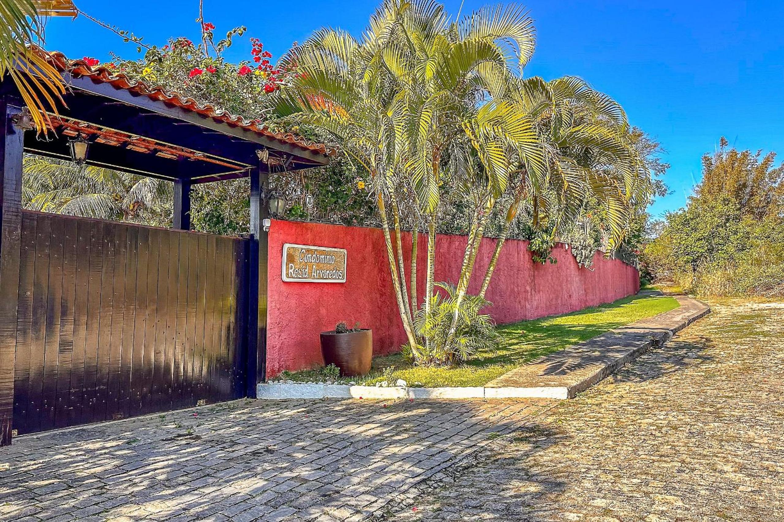 Casa com piscina a 600m da Rua das Pedras