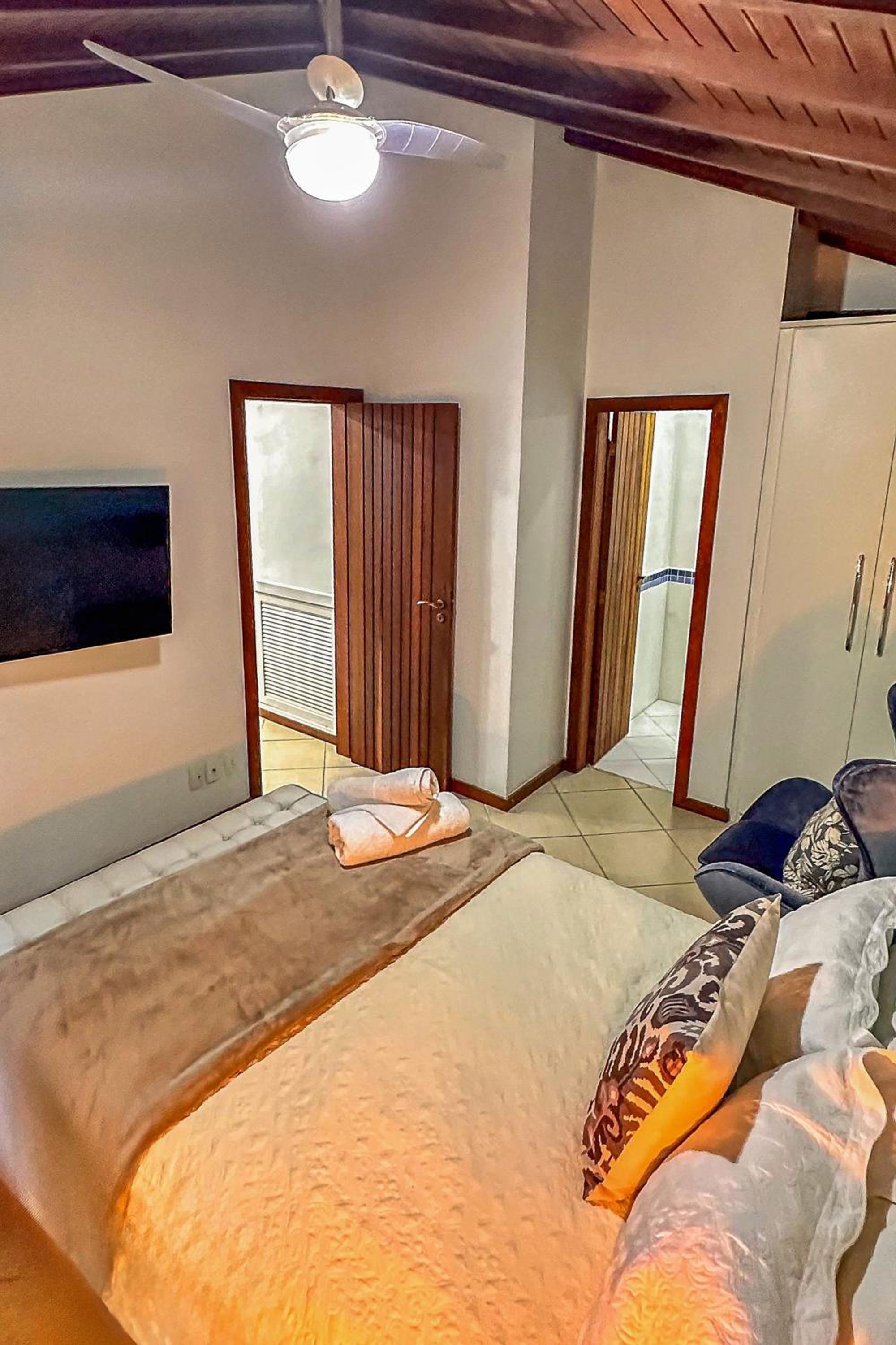 Casa com piscina a 600m da Rua das Pedras