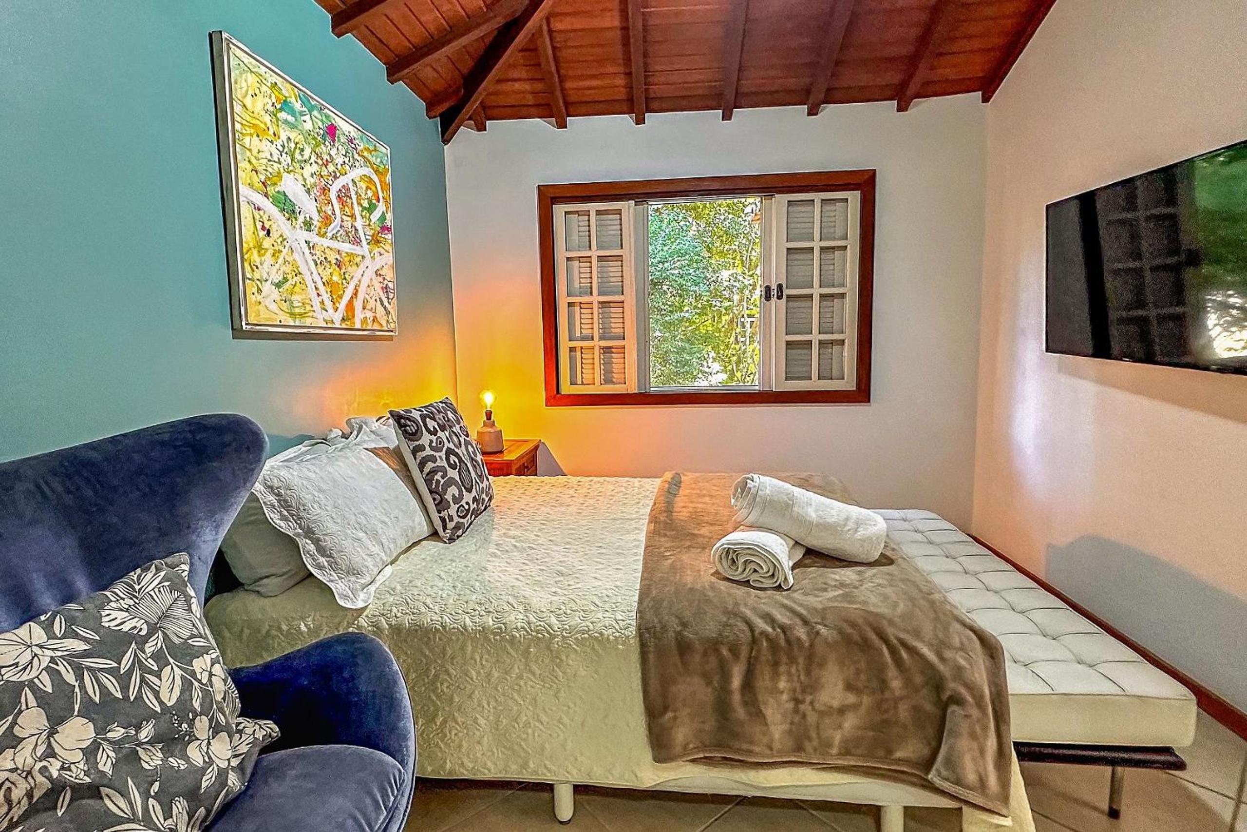 Casa com piscina a 600m da Rua das Pedras