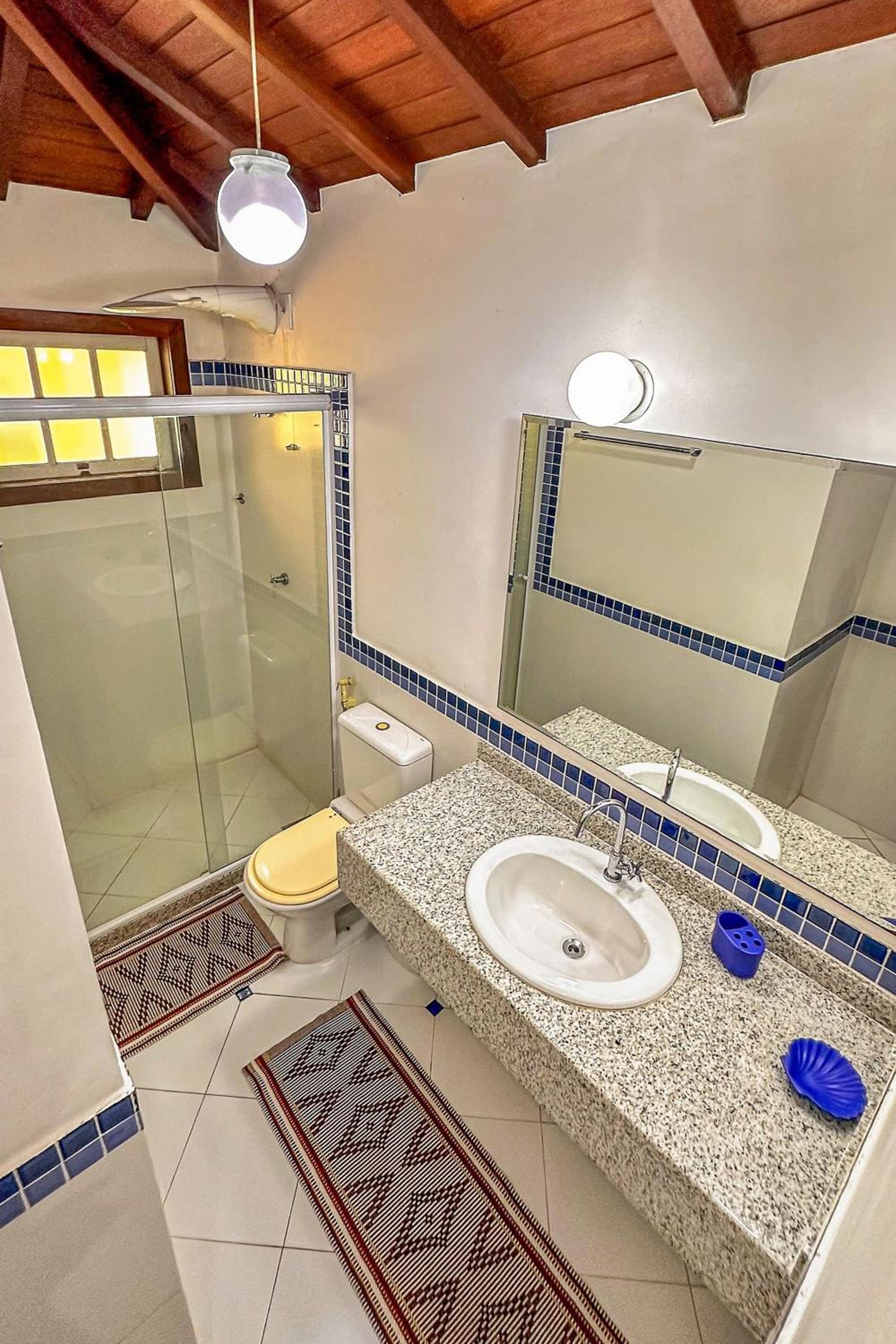 Casa com piscina a 600m da Rua das Pedras