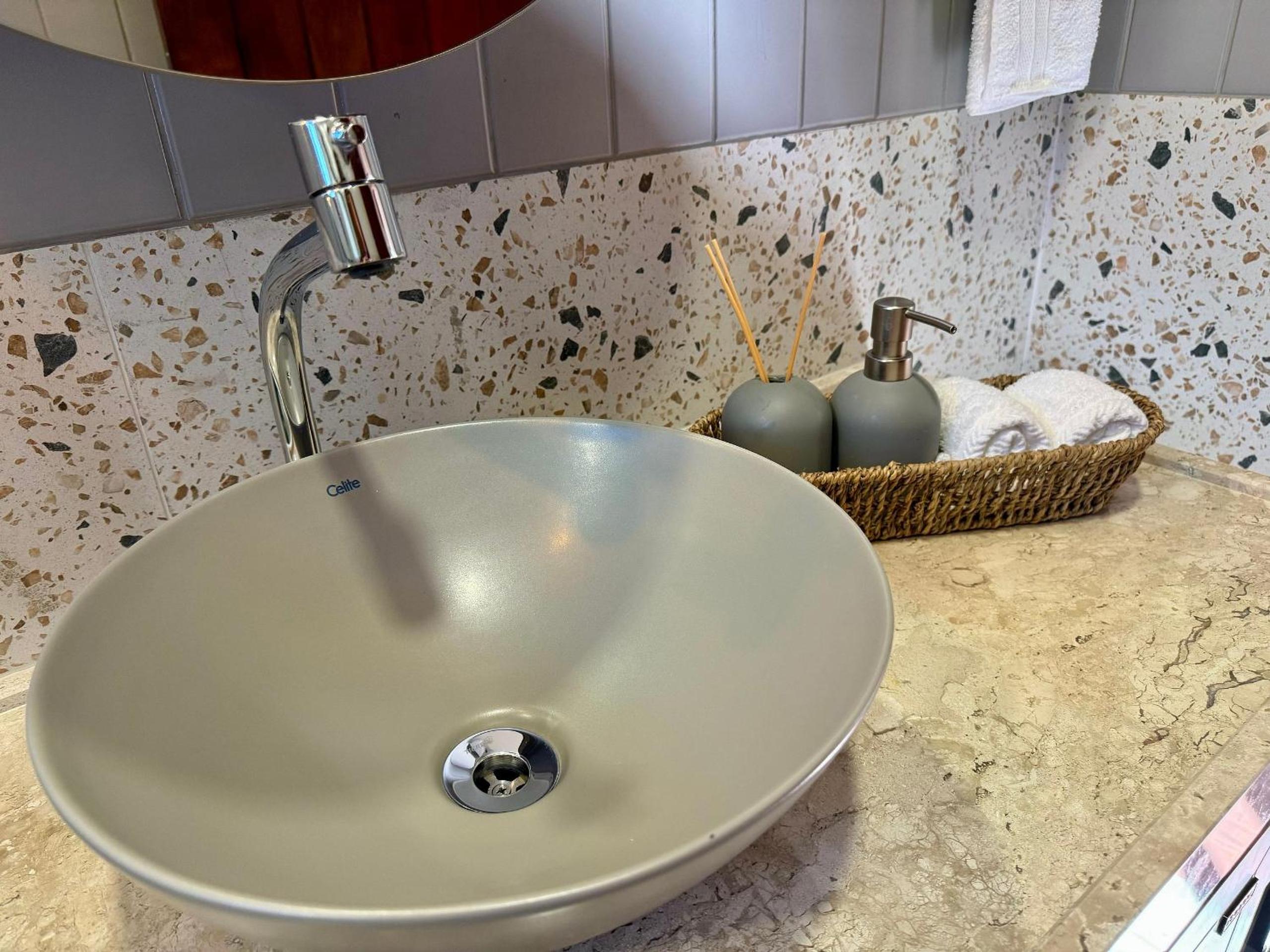Refúgio em Lumiar: Piscina Aquecida, Área Gourmet e Rio Privado
