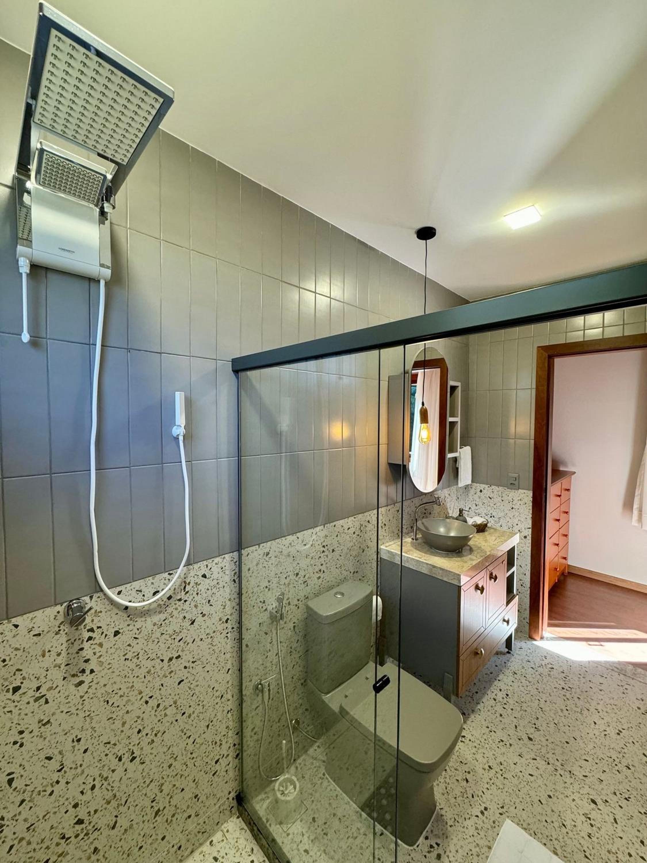 Refúgio em Lumiar: Piscina Aquecida, Área Gourmet e Rio Privado
