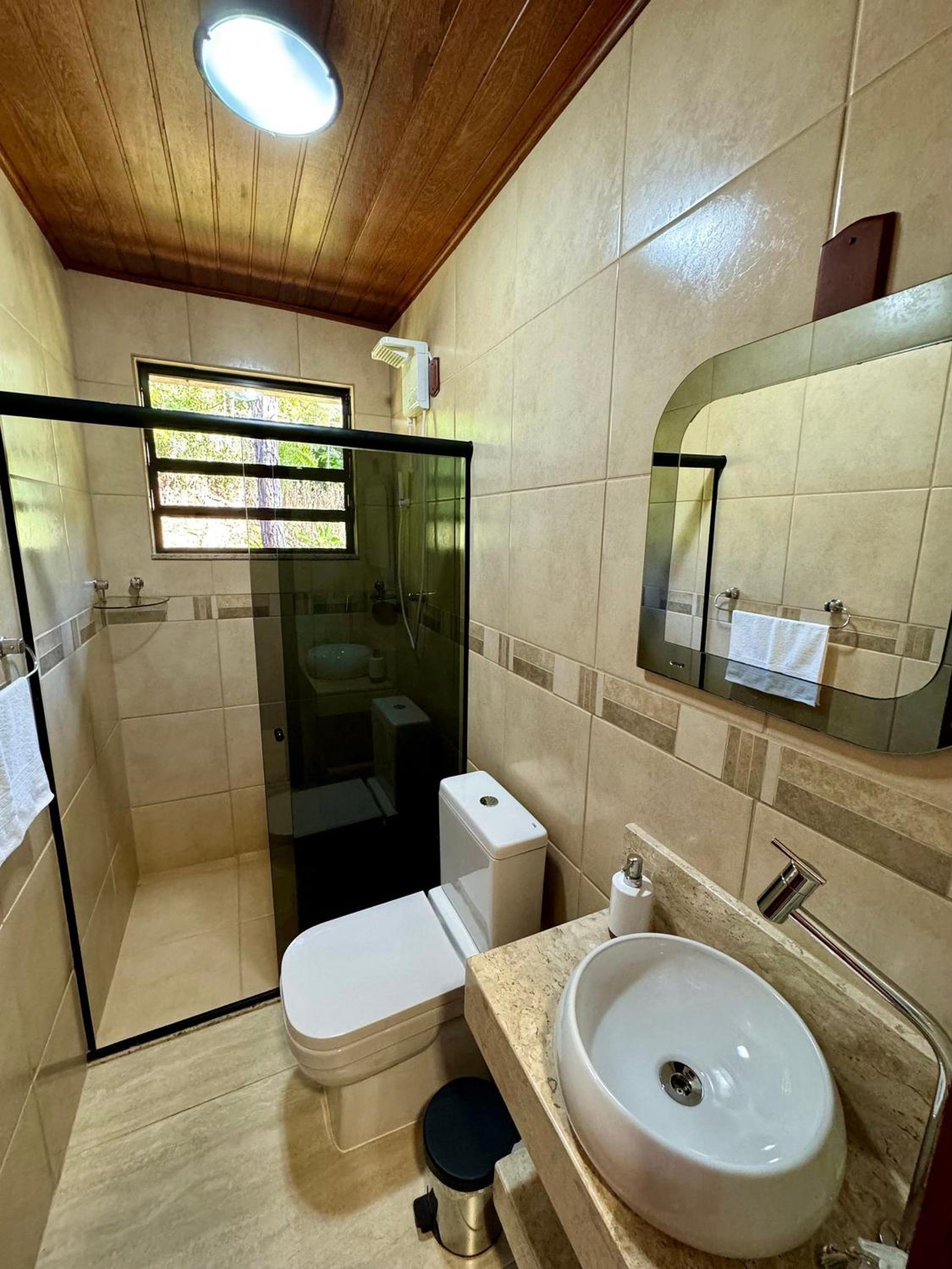 Refúgio em Lumiar: Piscina Aquecida, Área Gourmet e Rio Privado