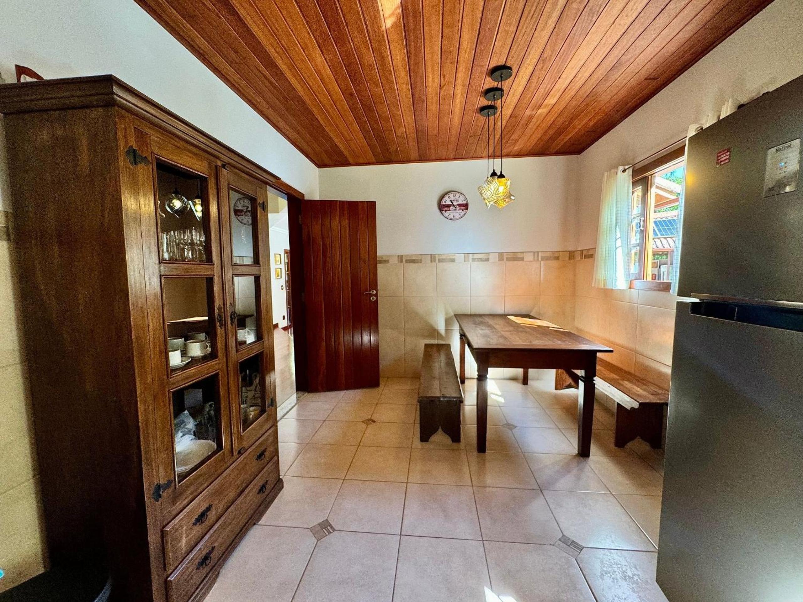 Refúgio em Lumiar: Piscina Aquecida, Área Gourmet e Rio Privado