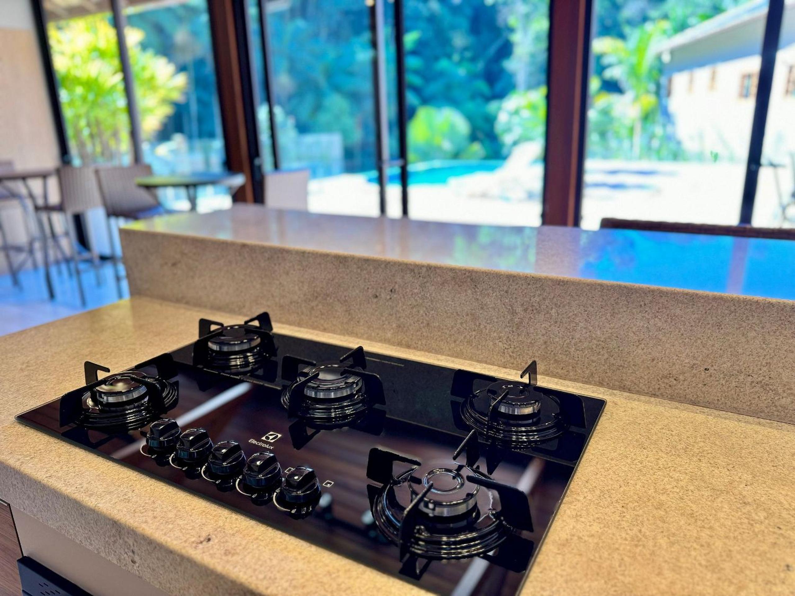 Refúgio em Lumiar: Piscina Aquecida, Área Gourmet e Rio Privado