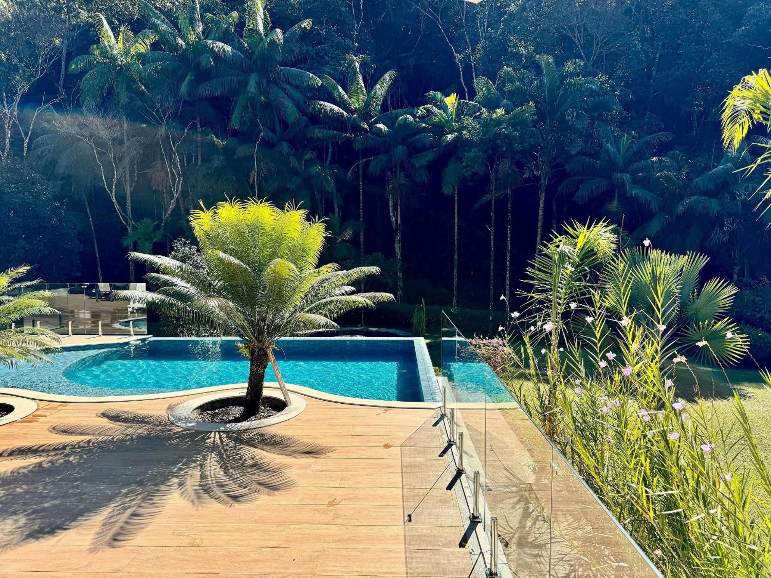Refúgio em Lumiar: Piscina Aquecida, Área Gourmet e Rio Privado