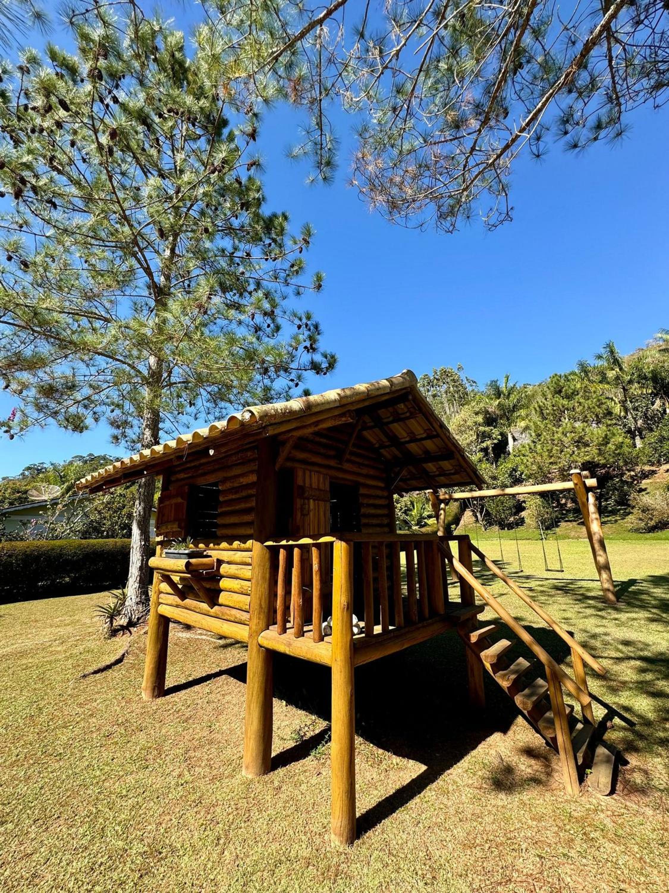 Refúgio em Lumiar: Piscina Aquecida, Área Gourmet e Rio Privado