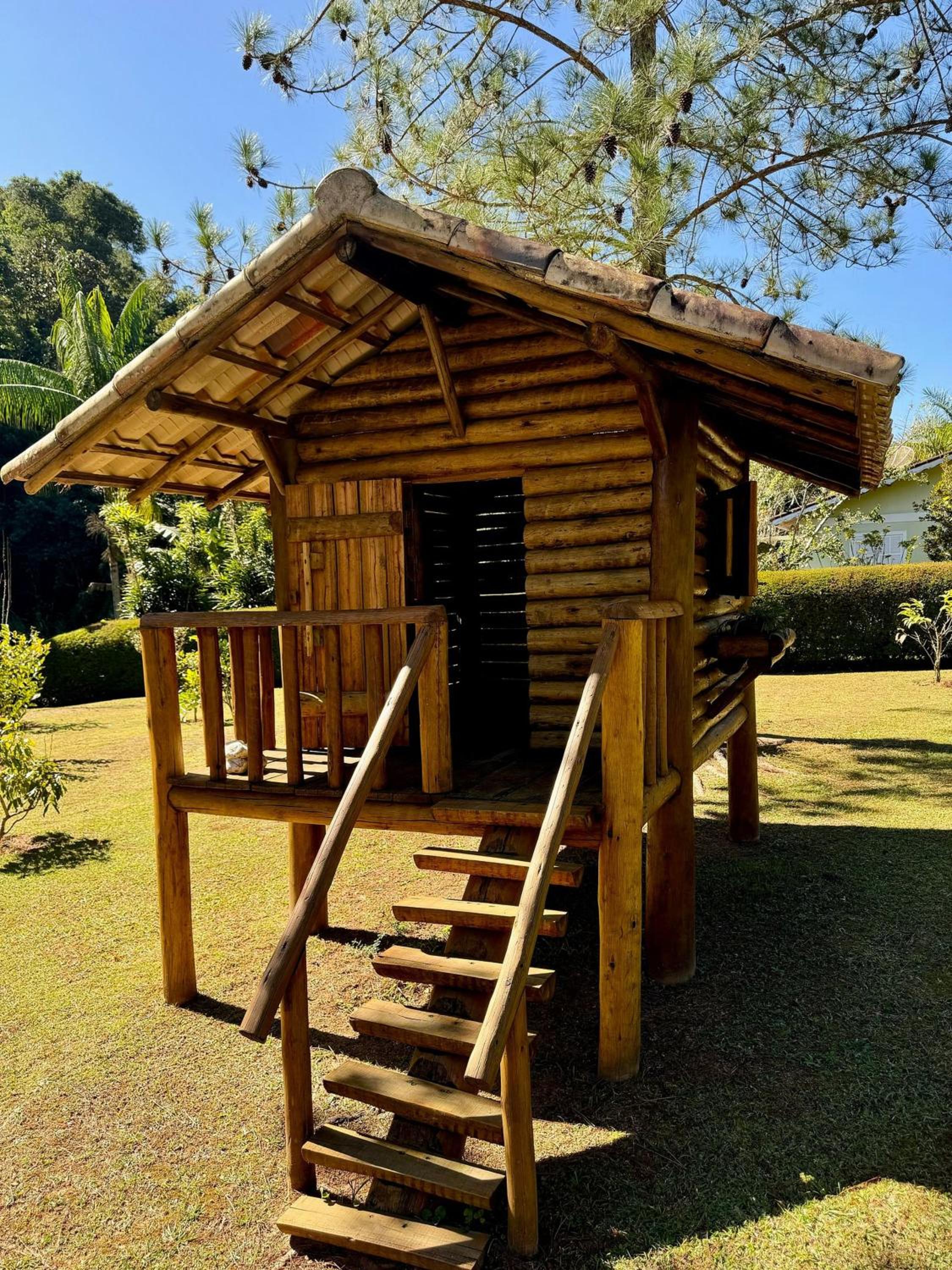 Refúgio em Lumiar: Piscina Aquecida, Área Gourmet e Rio Privado