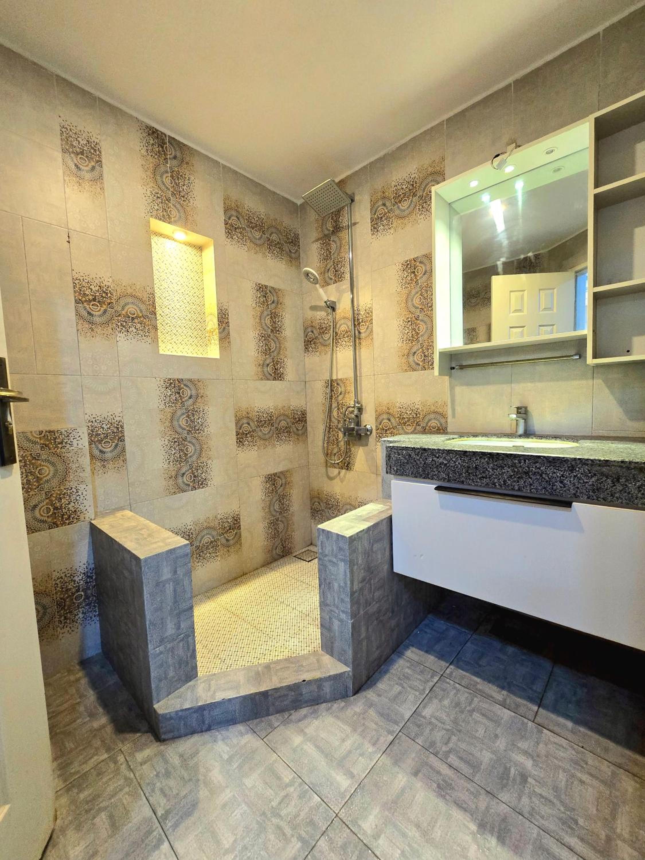 Stylish Independent 3-Bedroom House in Bahria Town