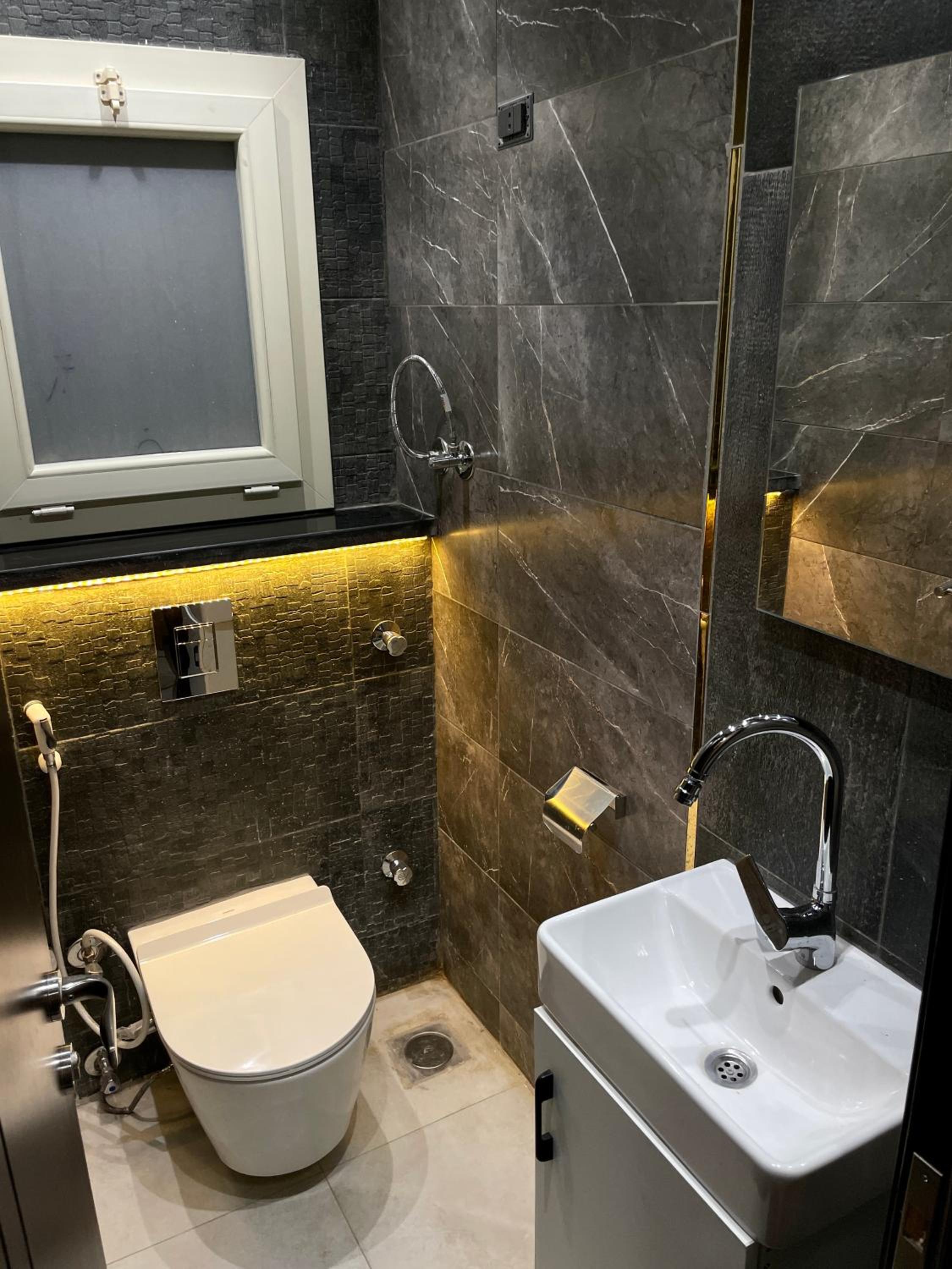 NileFront 2BR StarTowers Maadi