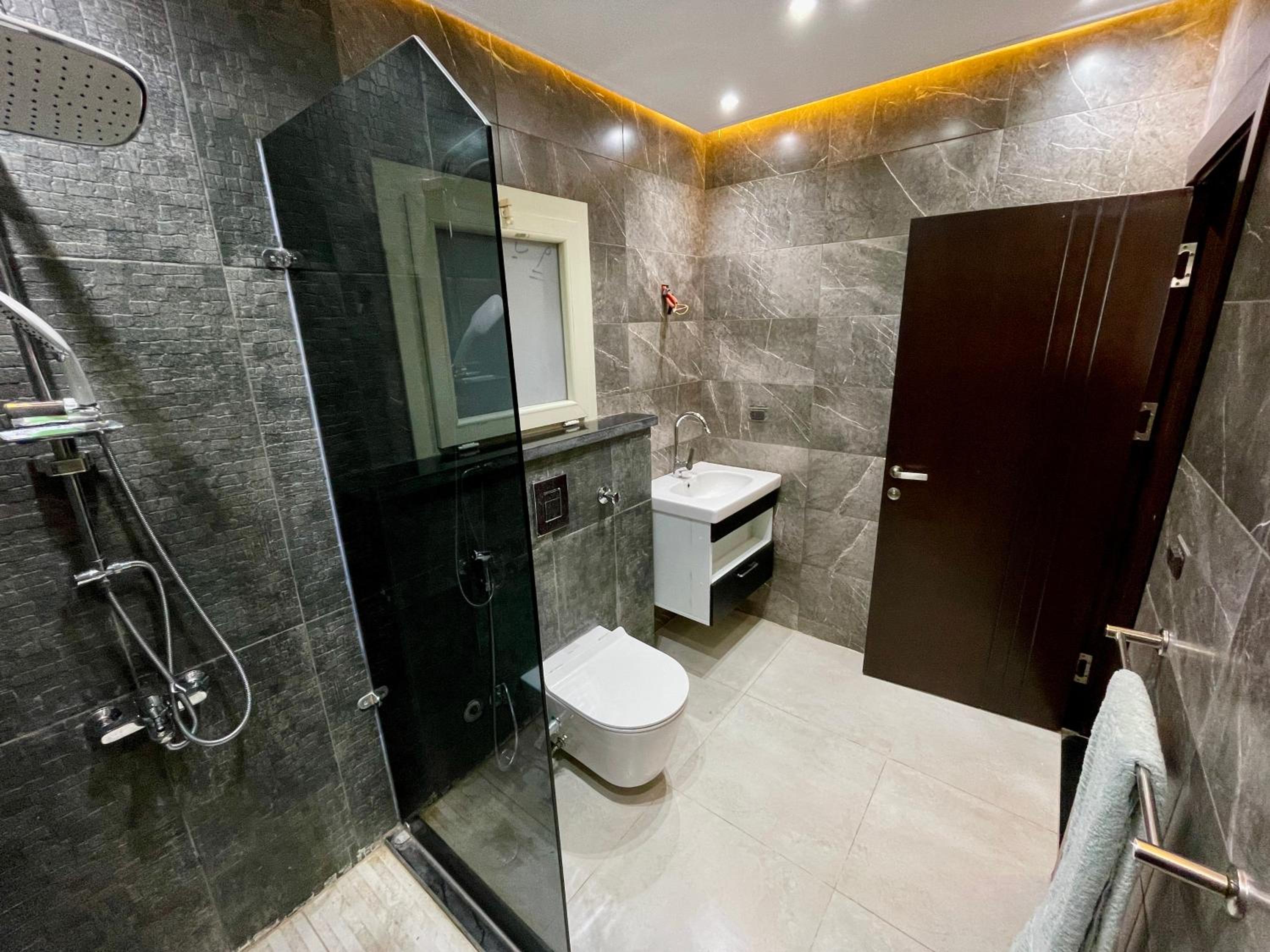 NileFront 2BR StarTowers Maadi