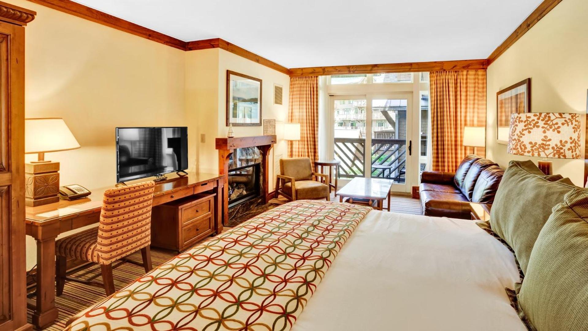 332 Lodge At Spruce Peak Ski In Ski In Ski Out King Studio By Stowe Mountain Rentals view 3
