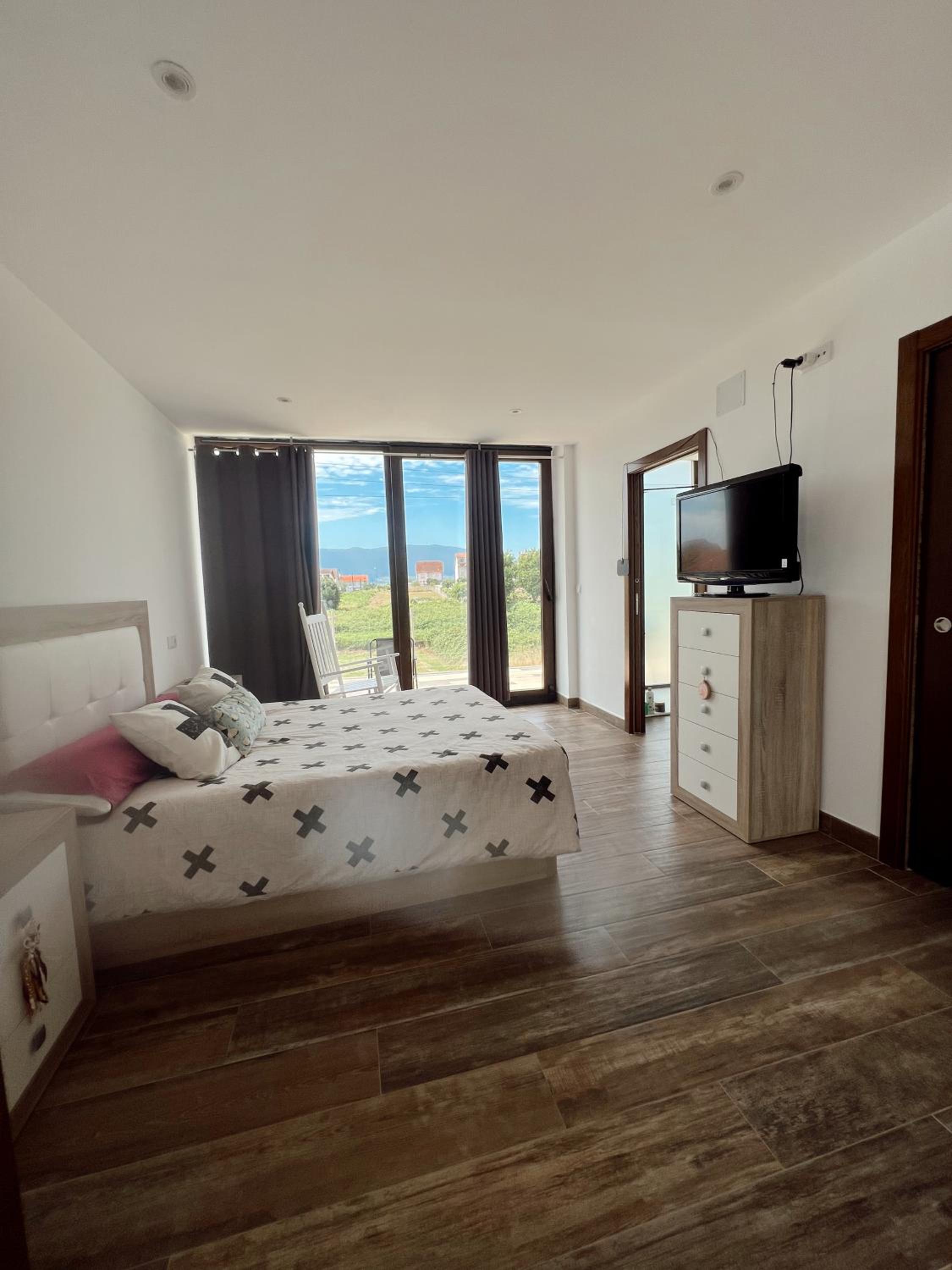 CESANTES VILLAGE e