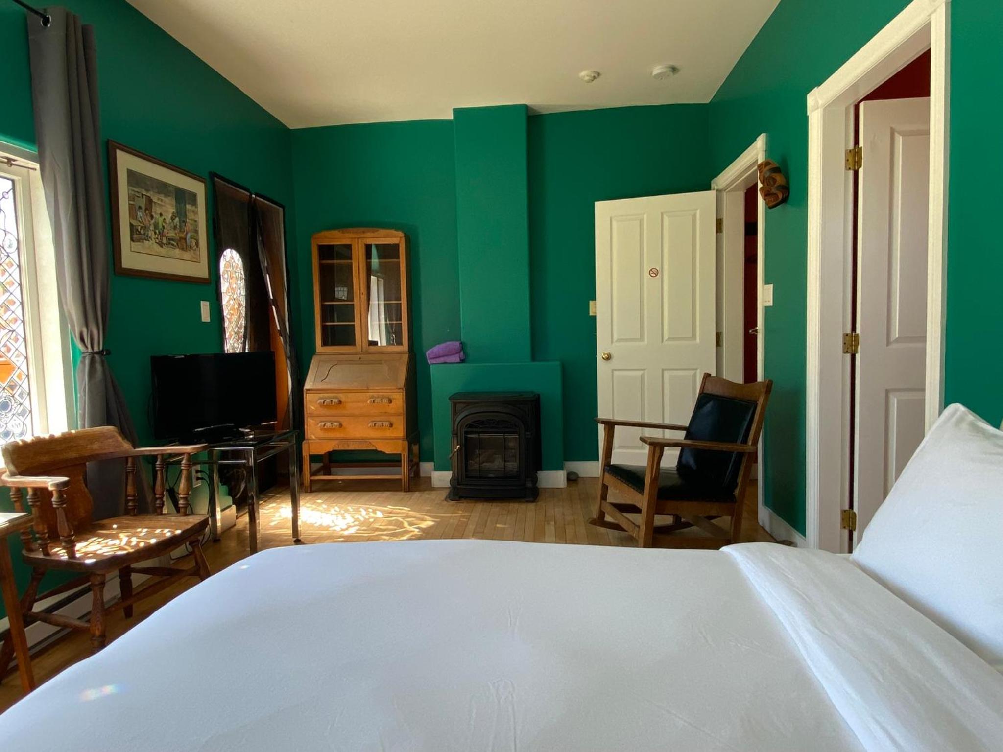 Tofino Vacations - The Inn at Tough City - Property Image 17