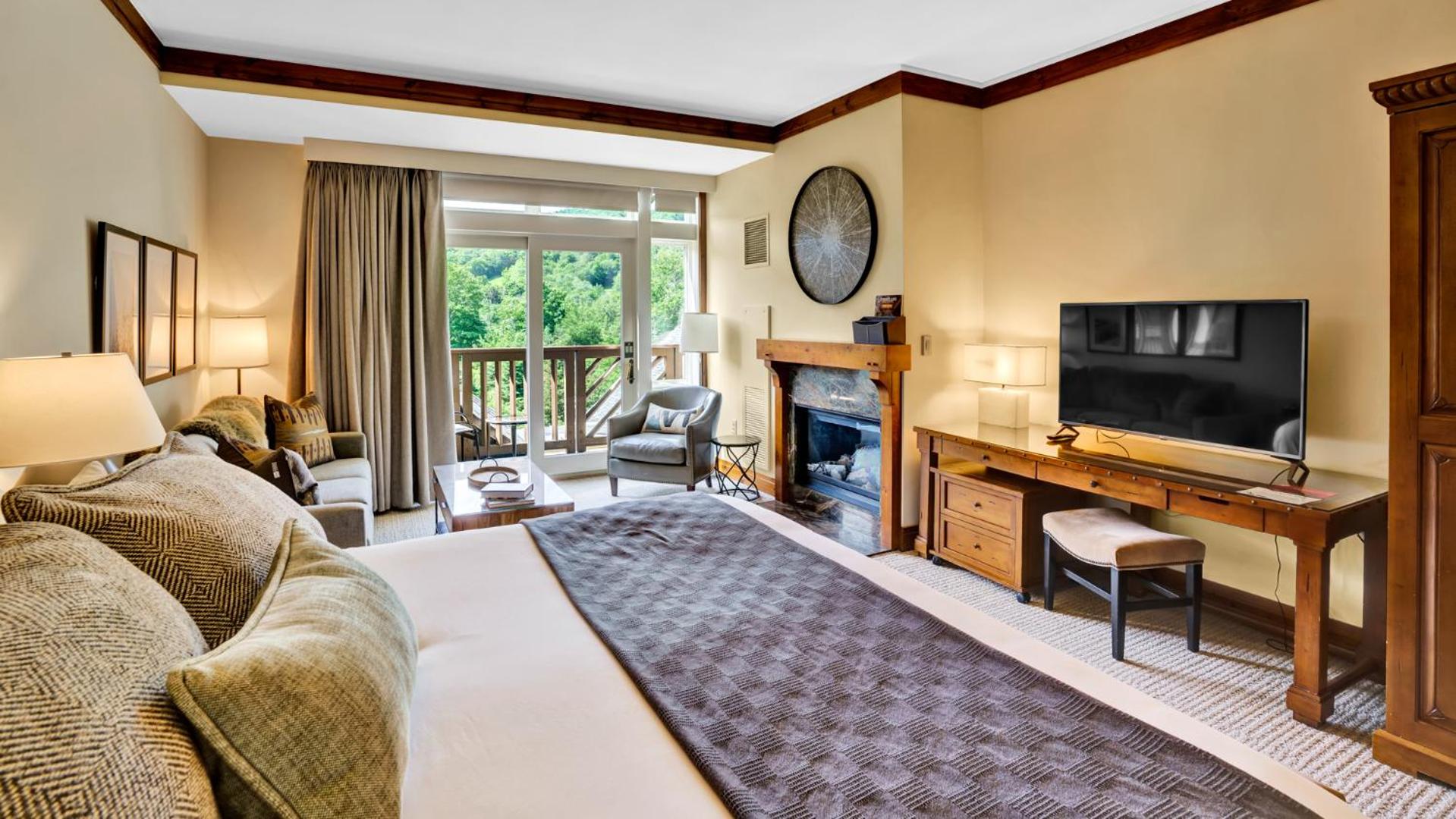 378 Lodge At Spruce Peak Ski In Ski In Ski Out King Studio By Stowe Mountain Rentals view 2