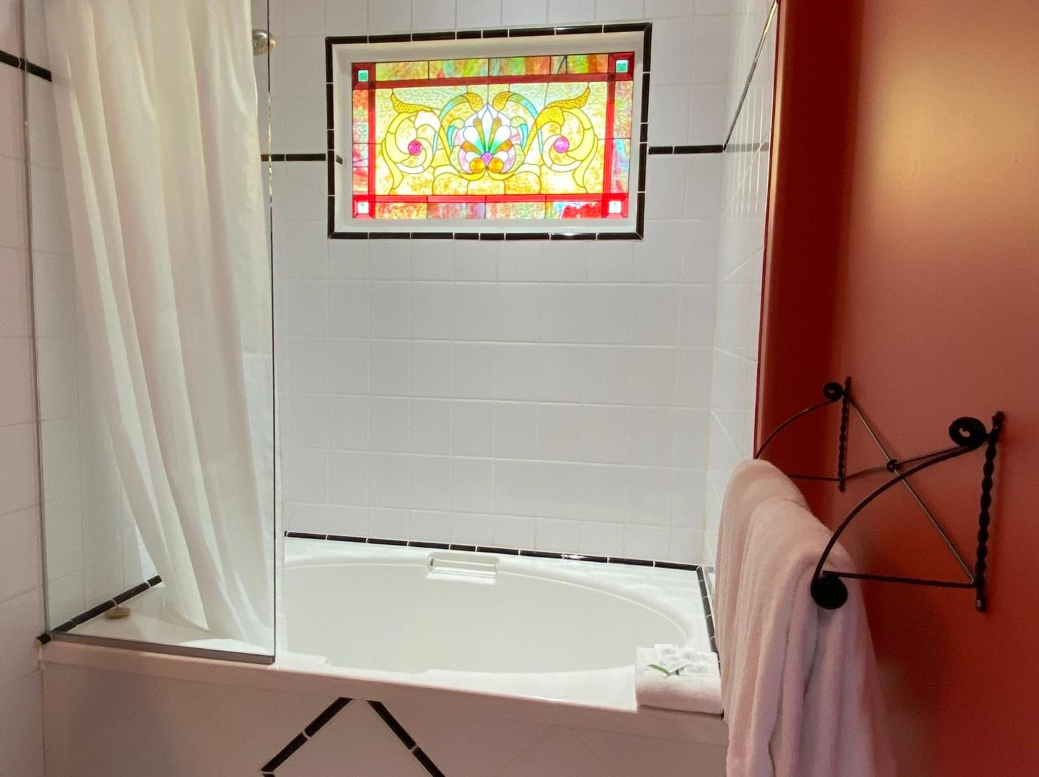 Tofino Vacations - The Inn at Tough City - Property Image 10