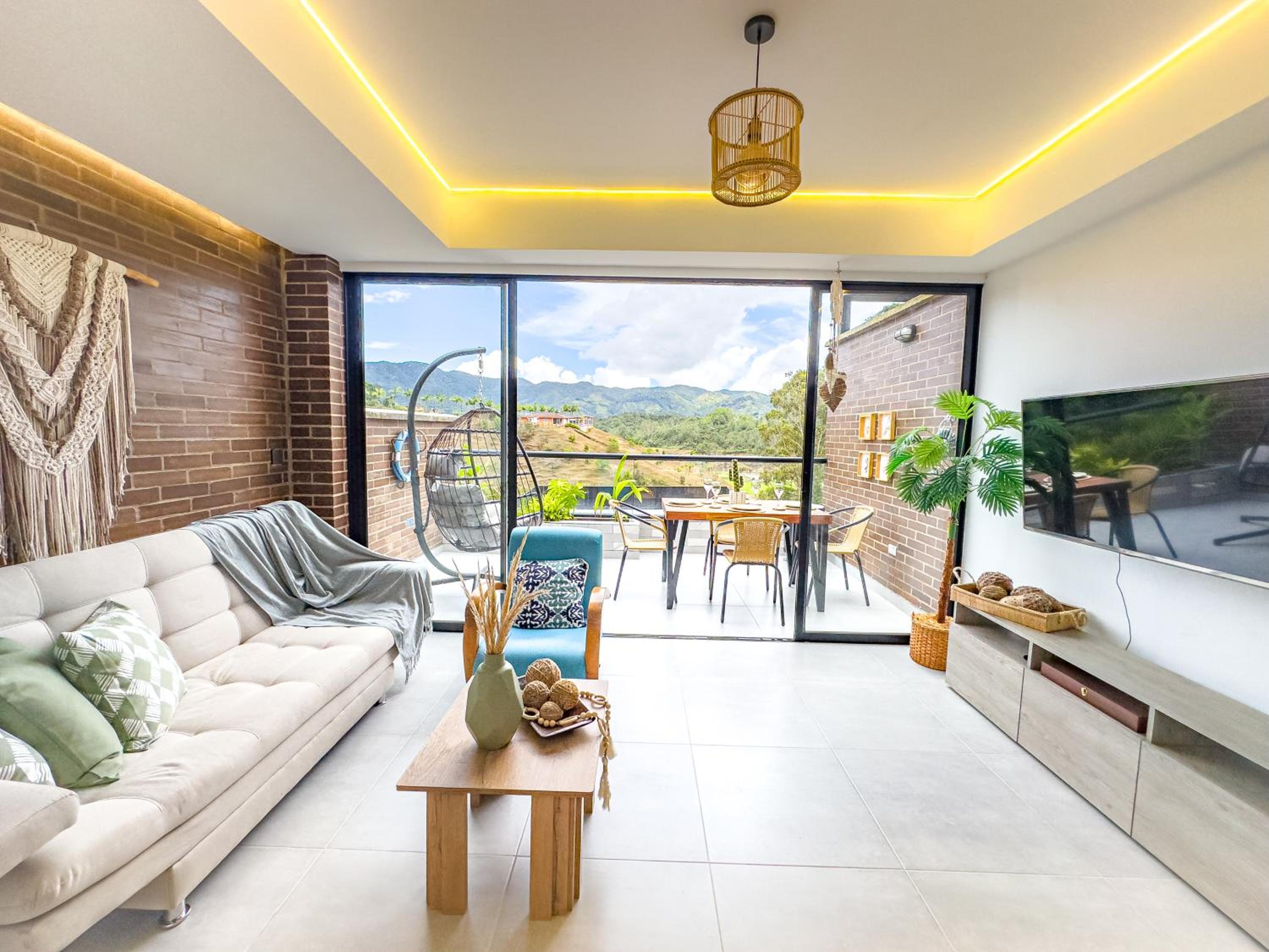 Casa Encanto, en frente de la represa