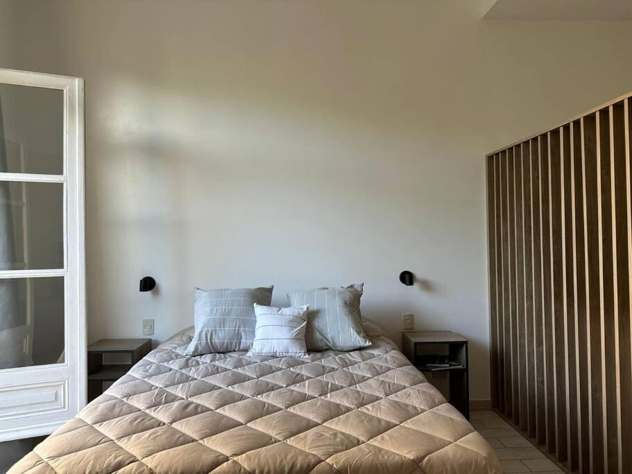 Studio de estilo con vista a plaza Vicente López