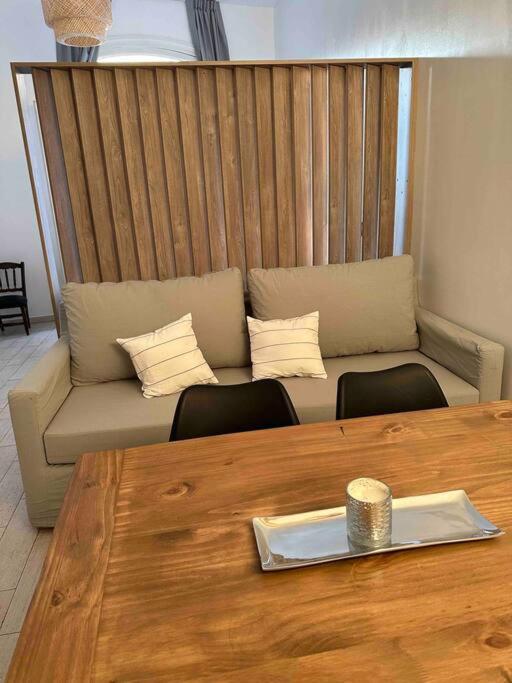 Studio de estilo con vista a plaza Vicente López