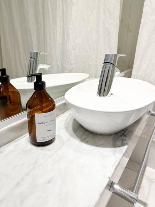 Studio de estilo con vista a plaza Vicente López
