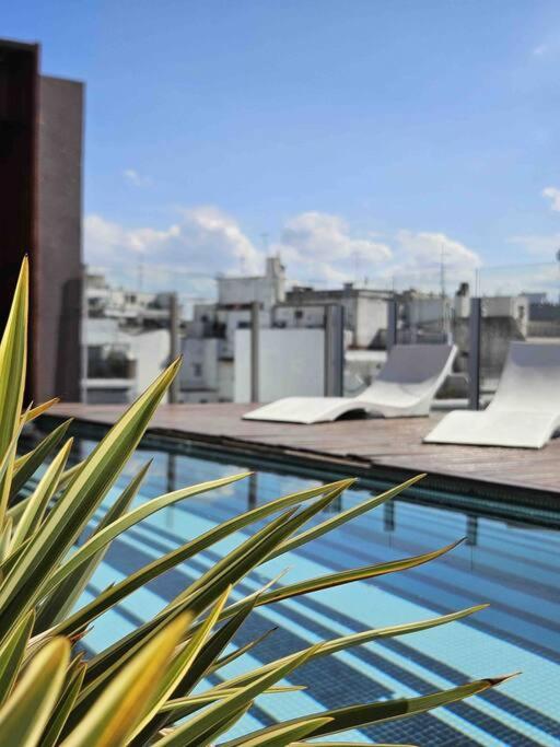 Studio de estilo con vista a plaza Vicente López