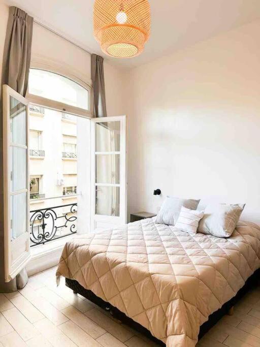 Studio de estilo con vista a plaza Vicente López