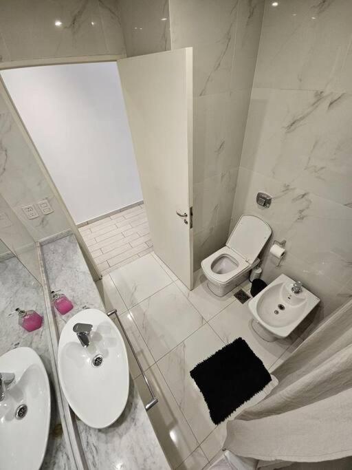 Studio de estilo con vista a plaza Vicente López