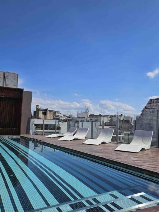 Studio de estilo con vista a plaza Vicente López