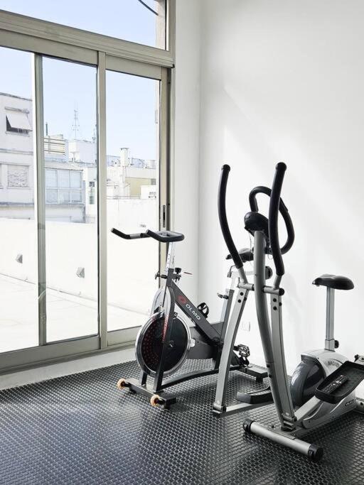 Studio de estilo con vista a plaza Vicente López