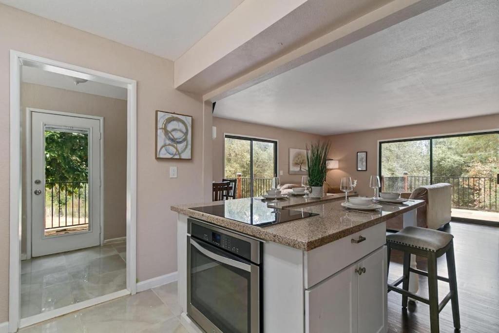 Grass Valley Vacations - 4bed, 3 bath Auburn Lakehouse! - Property Image 1