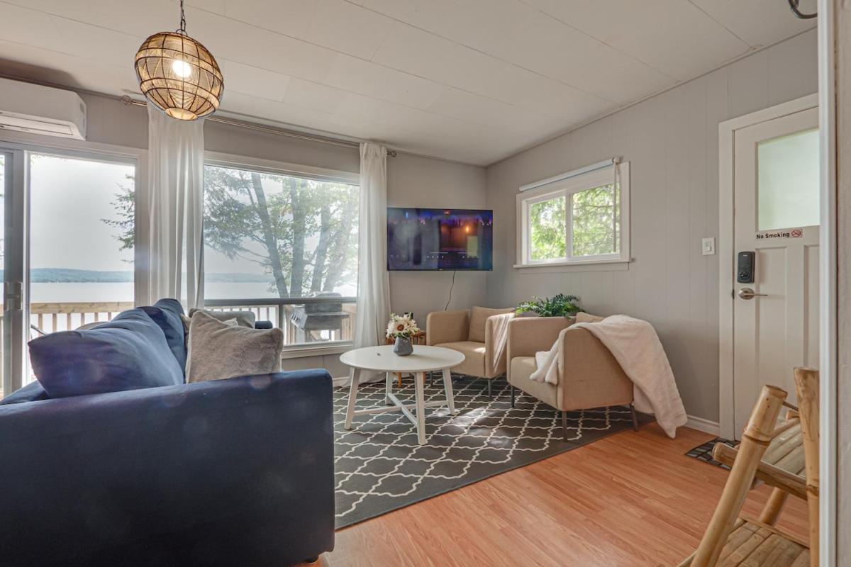 Waterfront Night Owl Cottage on Halls Lake