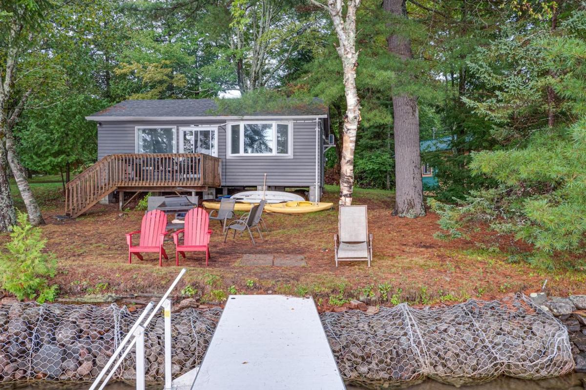 Waterfront Night Owl Cottage on Halls Lake