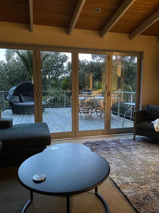 Sabbaticus 3 Bed Waiheke Escape view 4