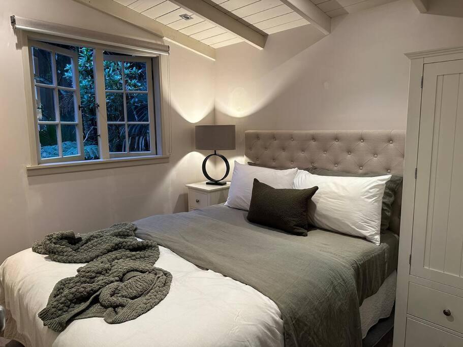 Sabbaticus 3 Bed Waiheke Escape view 3