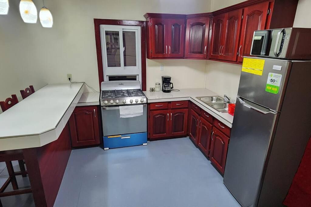 Fenix House Rental in Utila view 3
