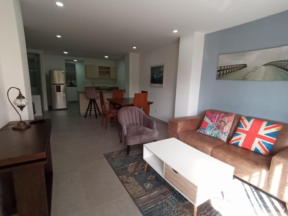 Laureles, Avenida 80 Medellin Edificio