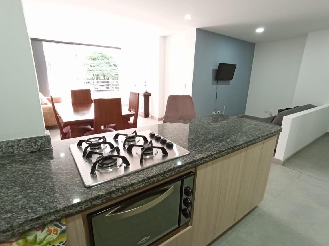 Laureles, Avenida 80 Medellin Edificio