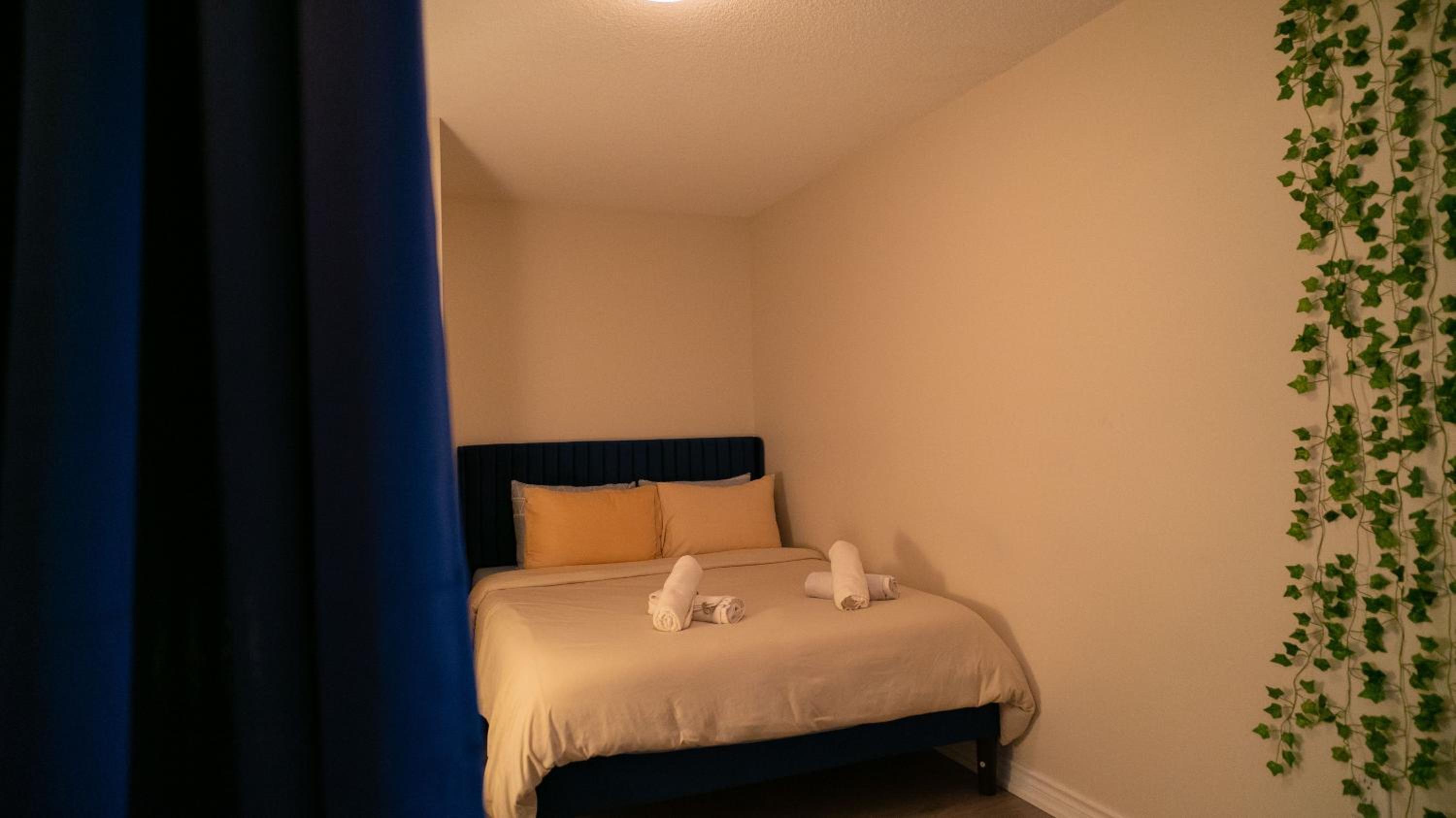 Beautiful and Central 3 Bedroom Condo with Parking
