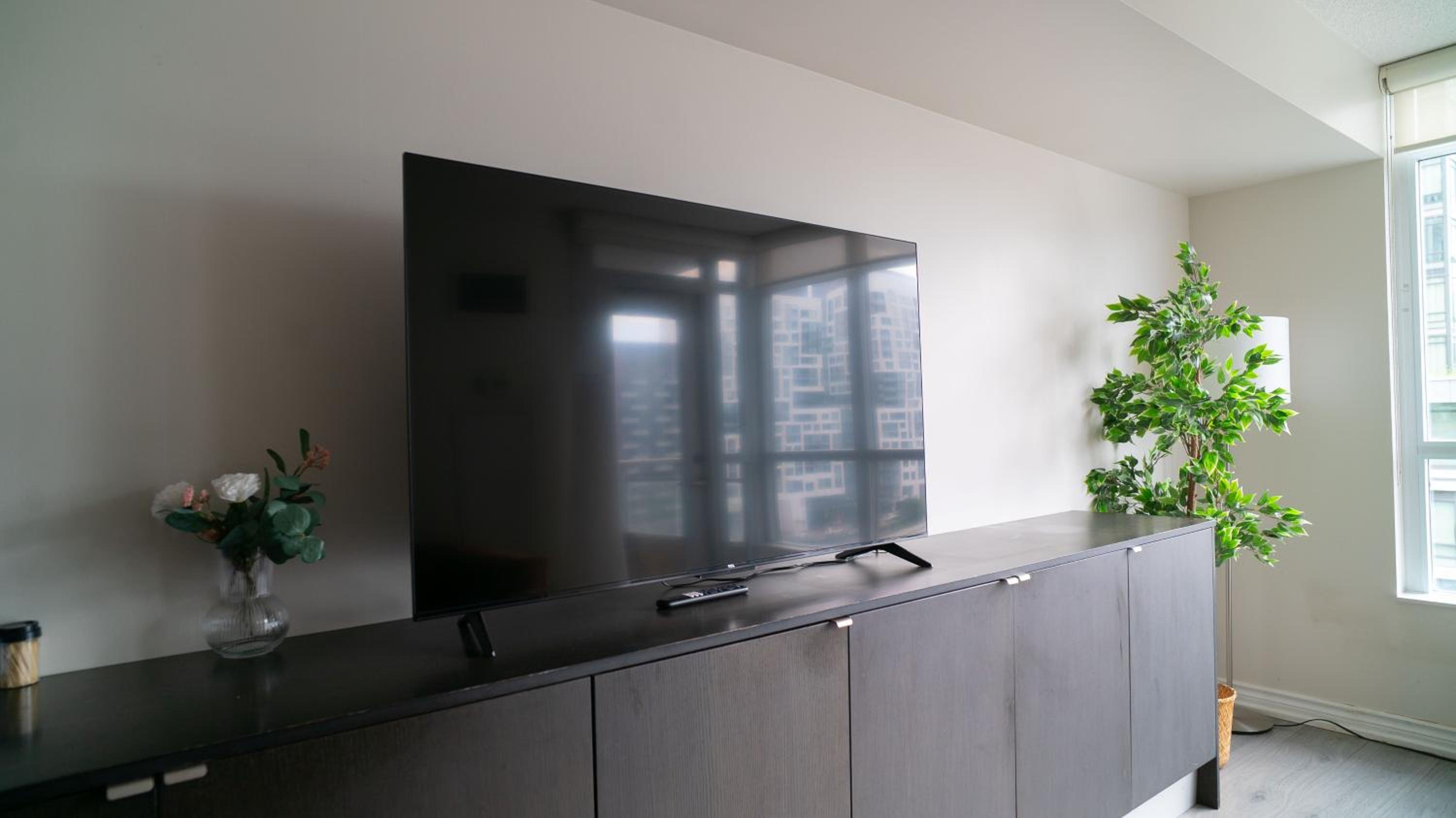 Beautiful and Central 3 Bedroom Condo with Parking