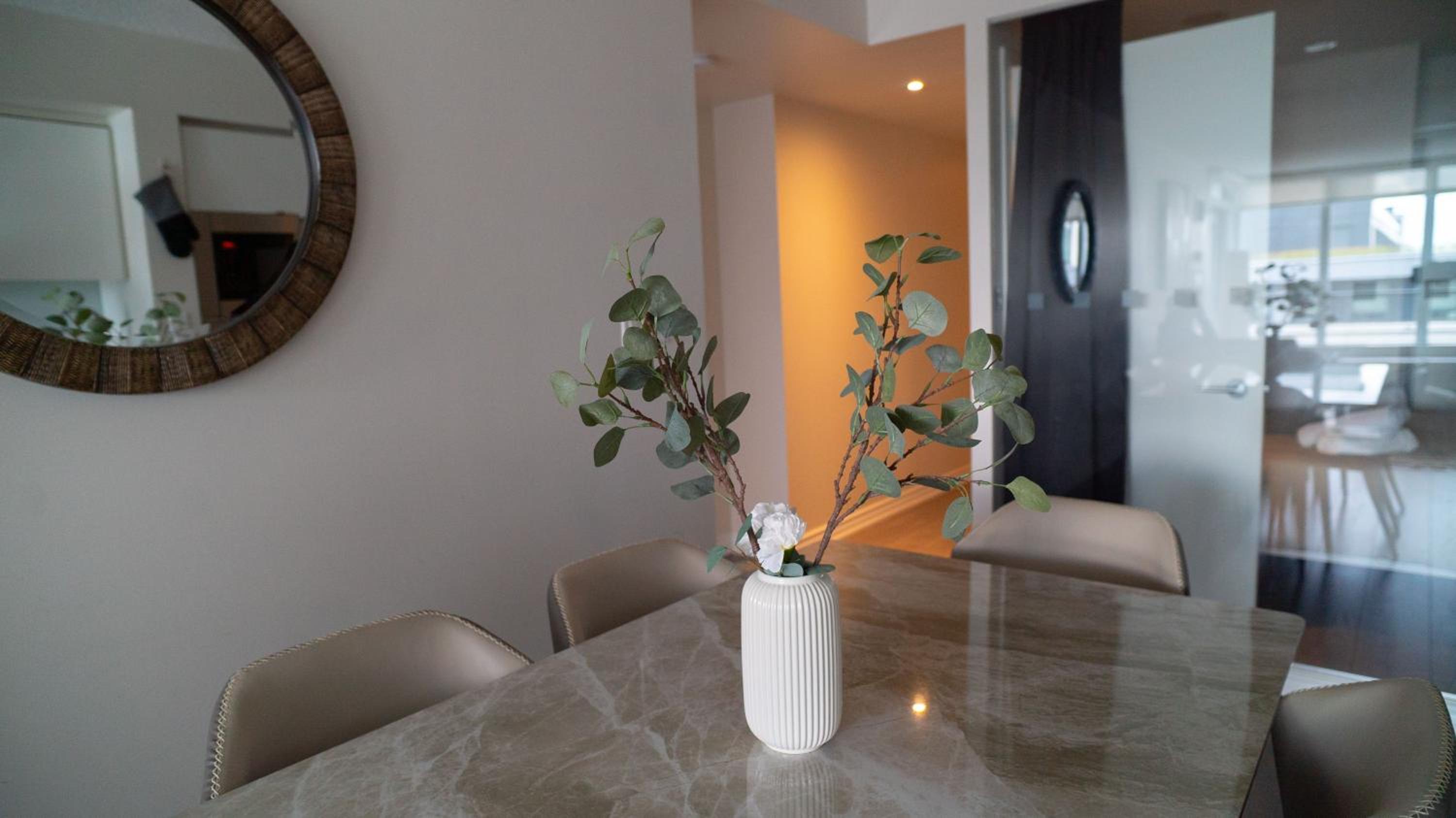 Beautiful and Central 3 Bedroom Condo with Parking