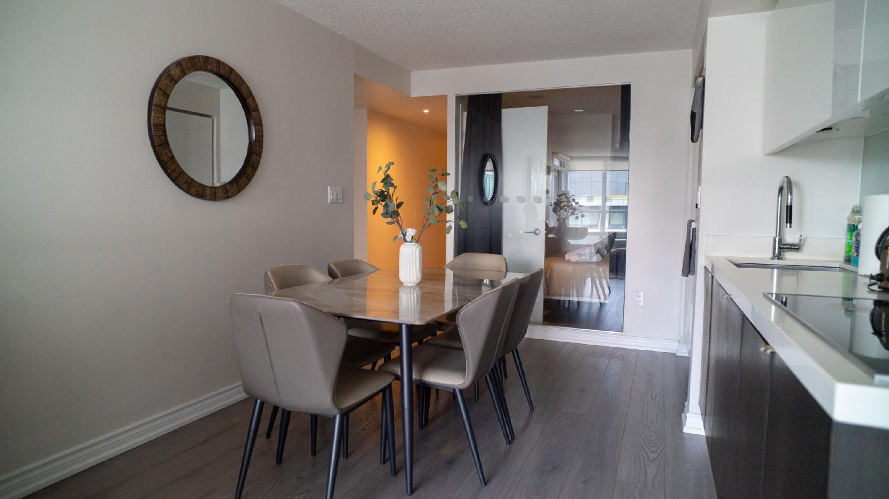Beautiful and Central 3 Bedroom Condo with Parking