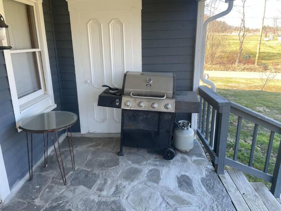 Old farmhouse with Hot tub in the Finger Lakes