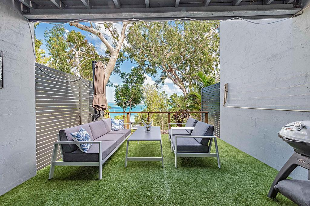 Sunset On Hamilton Island - 2 Bedroom Apartment with views and buggy