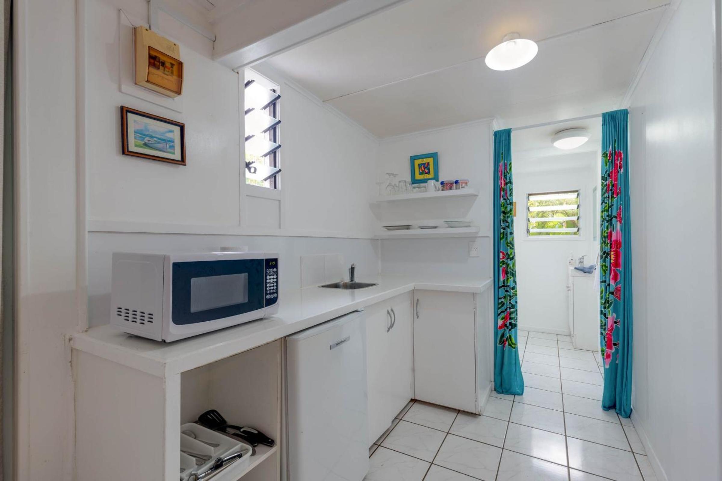 Vaka Beach Cottage with AC Unlimited Wifi